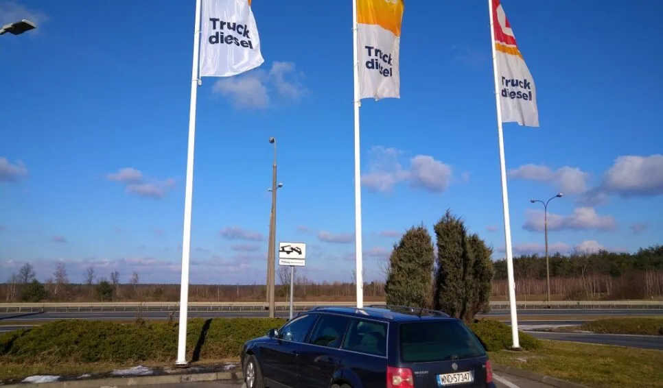 Dostawa i montaż masztu kompozytowego 10 m