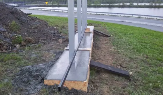 Mszana — fundament tablicy pamiątkowej