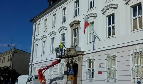 Sąd Rejonowy w Oleśnie — maszt kompozytowy 3 m